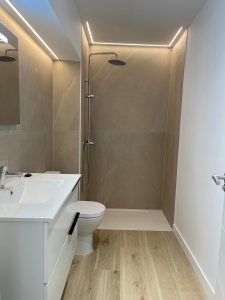 Bathroom downstairs